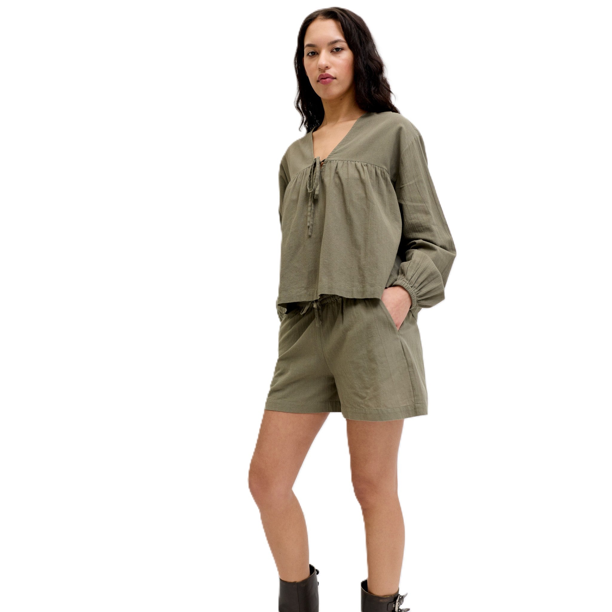 KIA STRUCTURE V-NECK BLOUSE