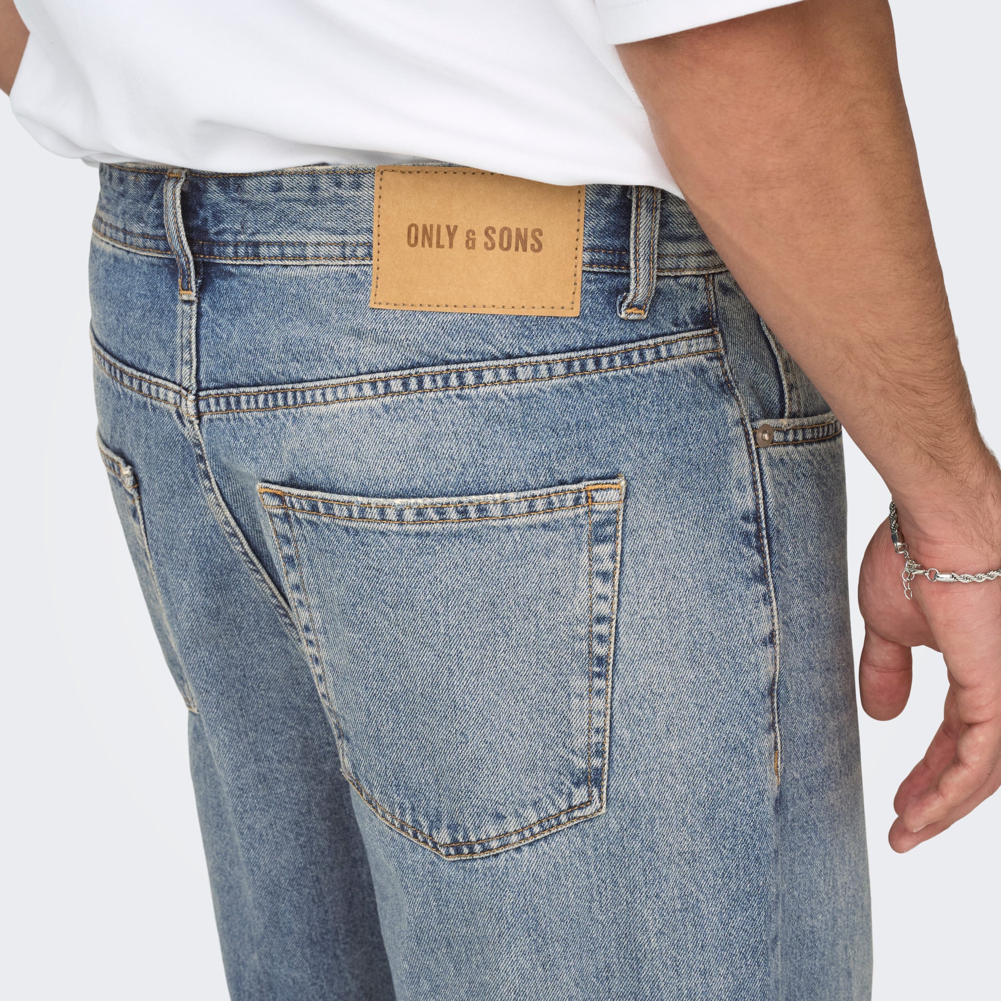 FADE LOOSE DENIM