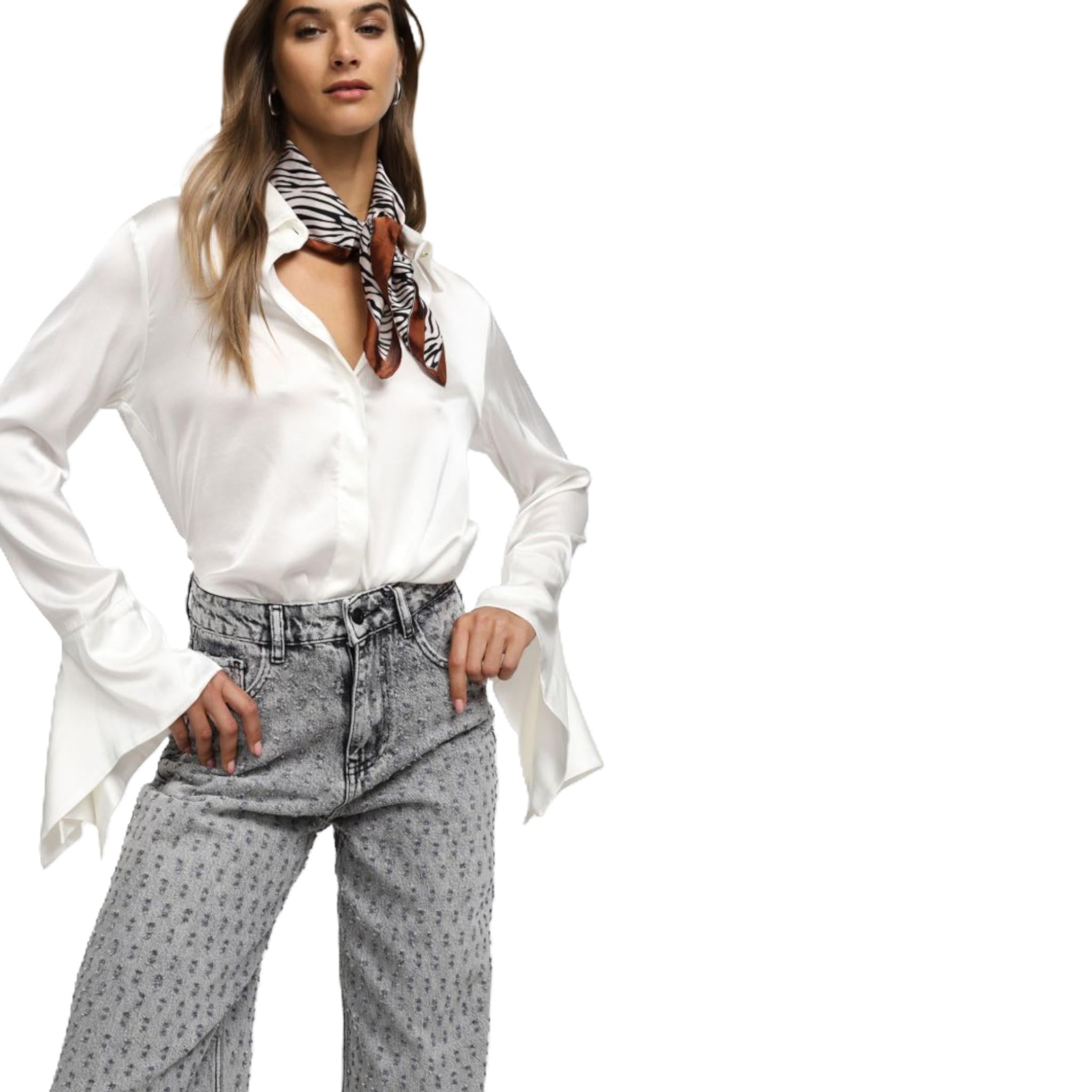 CAMICIA CON MANICHE LUNGHE SVASATE