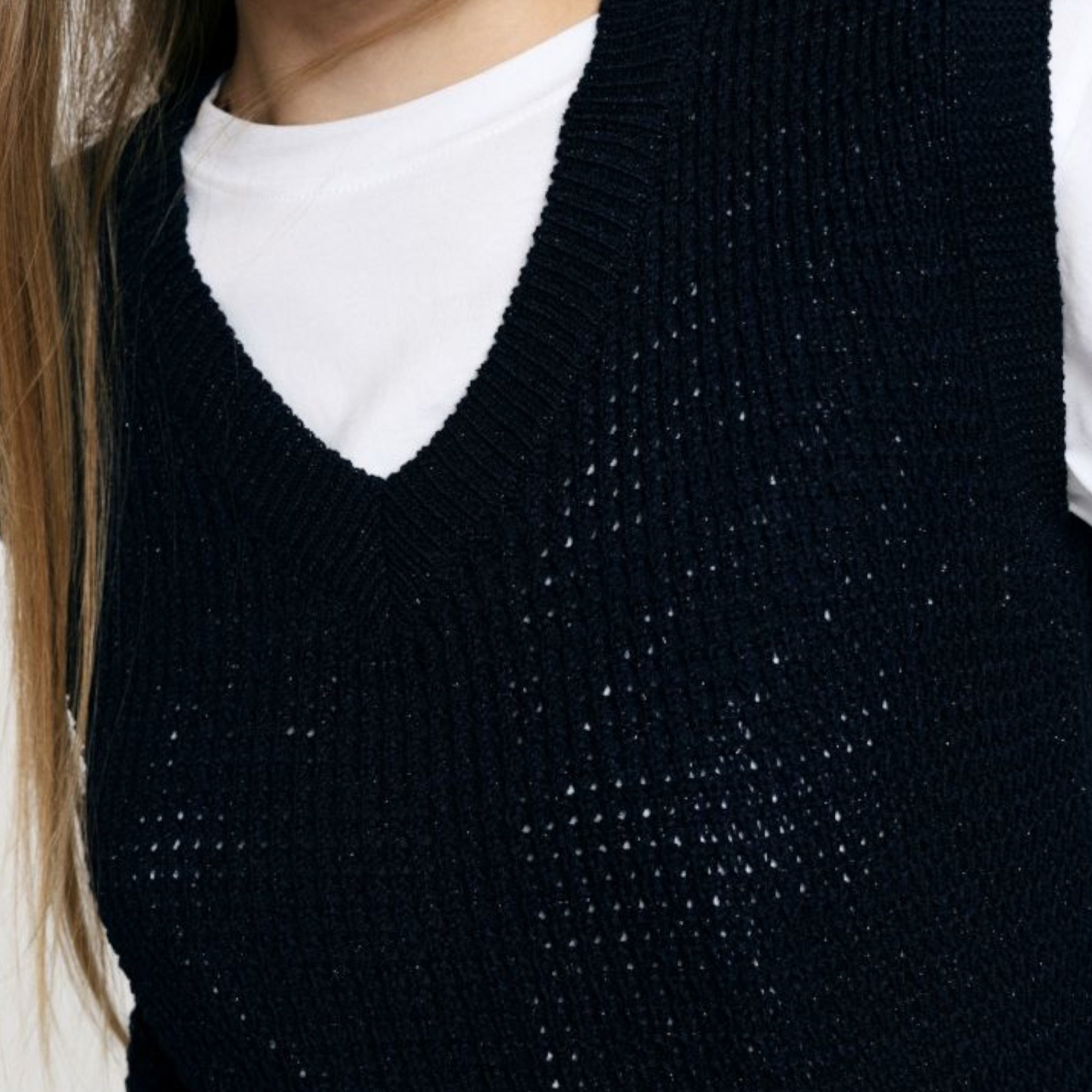 TOP A MAGLIA CON SCOLLO A V