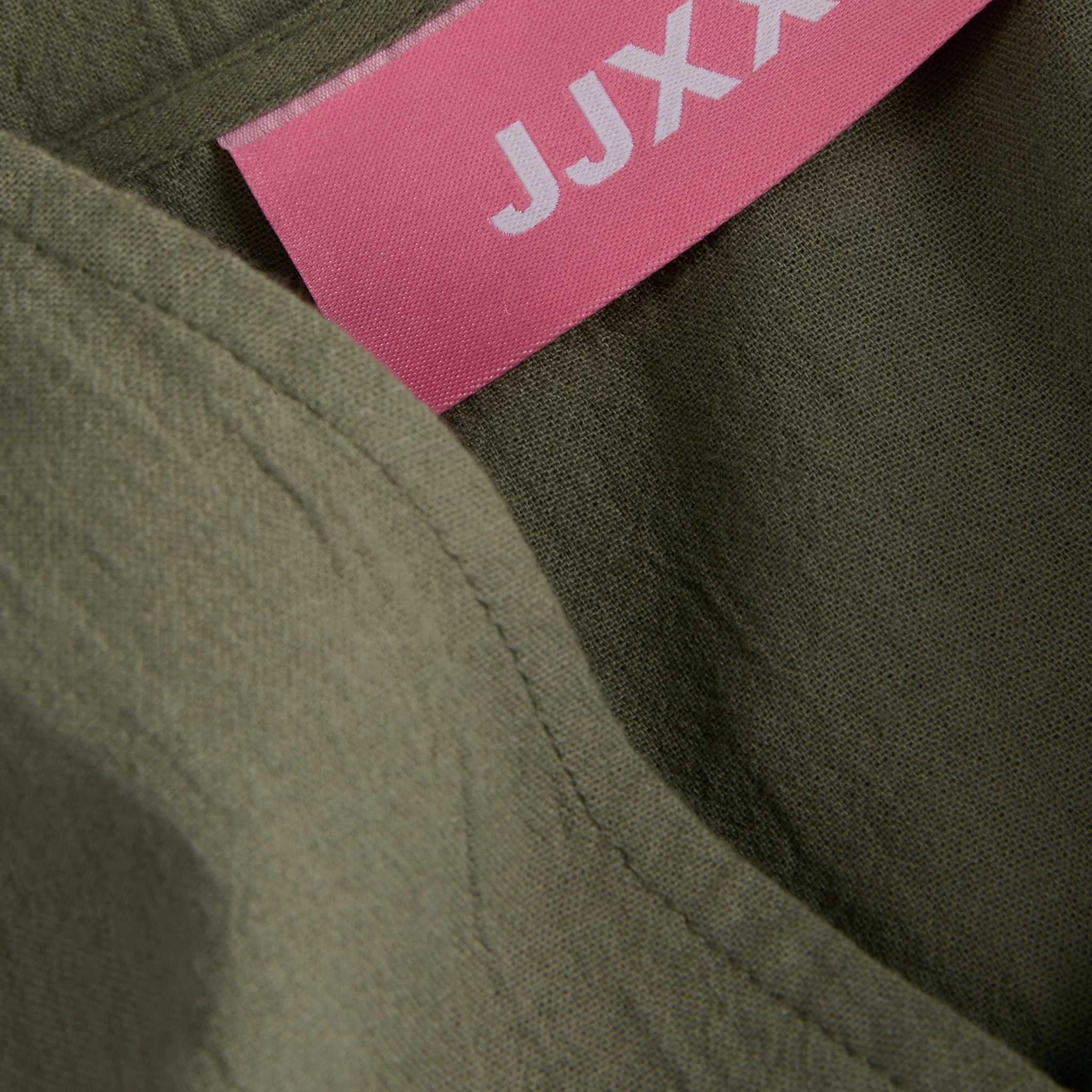 KIA STRUCTURE V-NECK BLOUSE