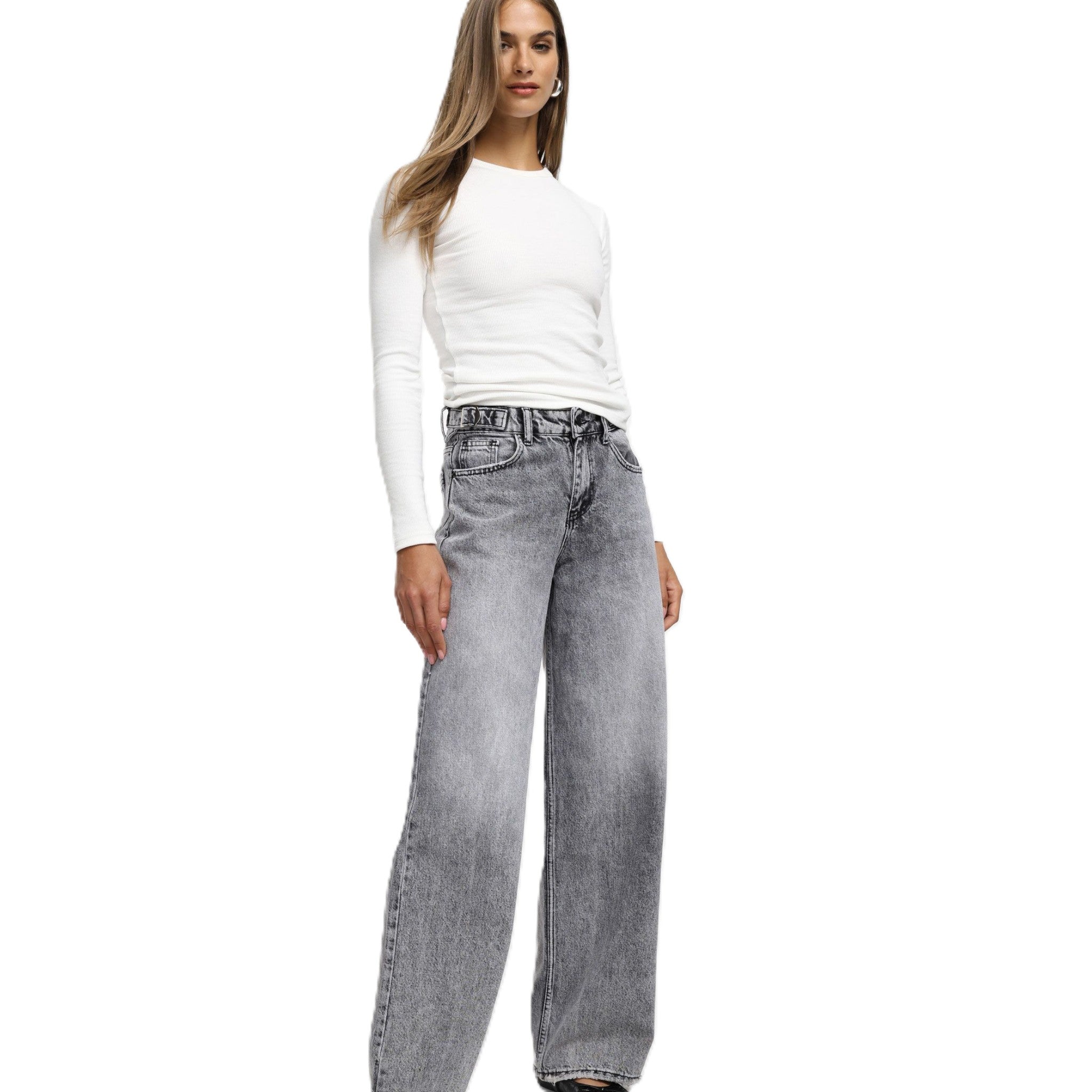 JEANS A GAMBA LARGA CON VITA ALTA