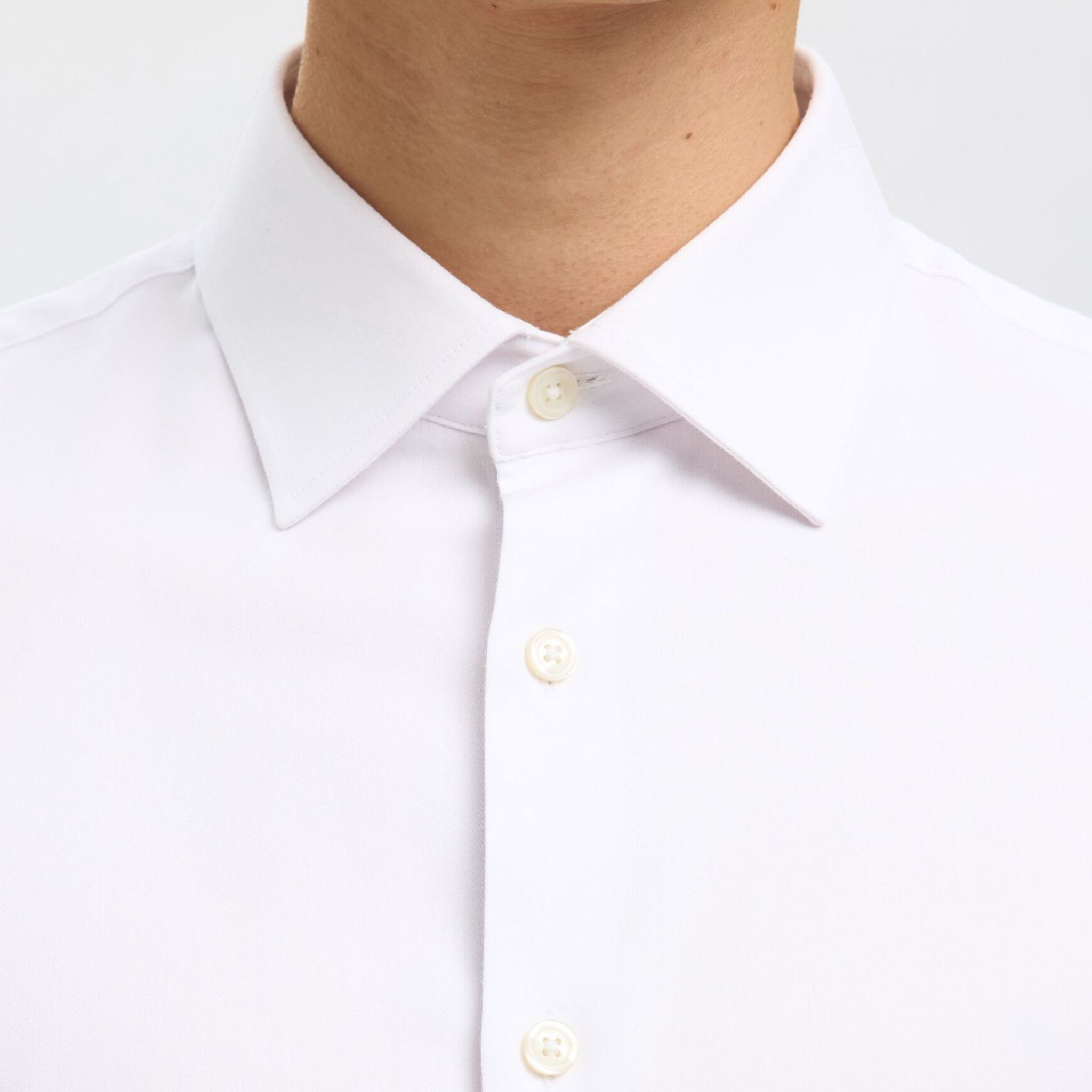 SLIM PERFORMANCE SHIRT