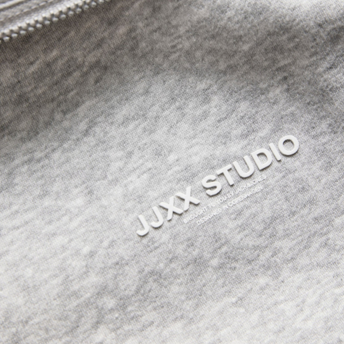 STUDIO VESTERBRO FLAT KNIT ZIP SWEATER
