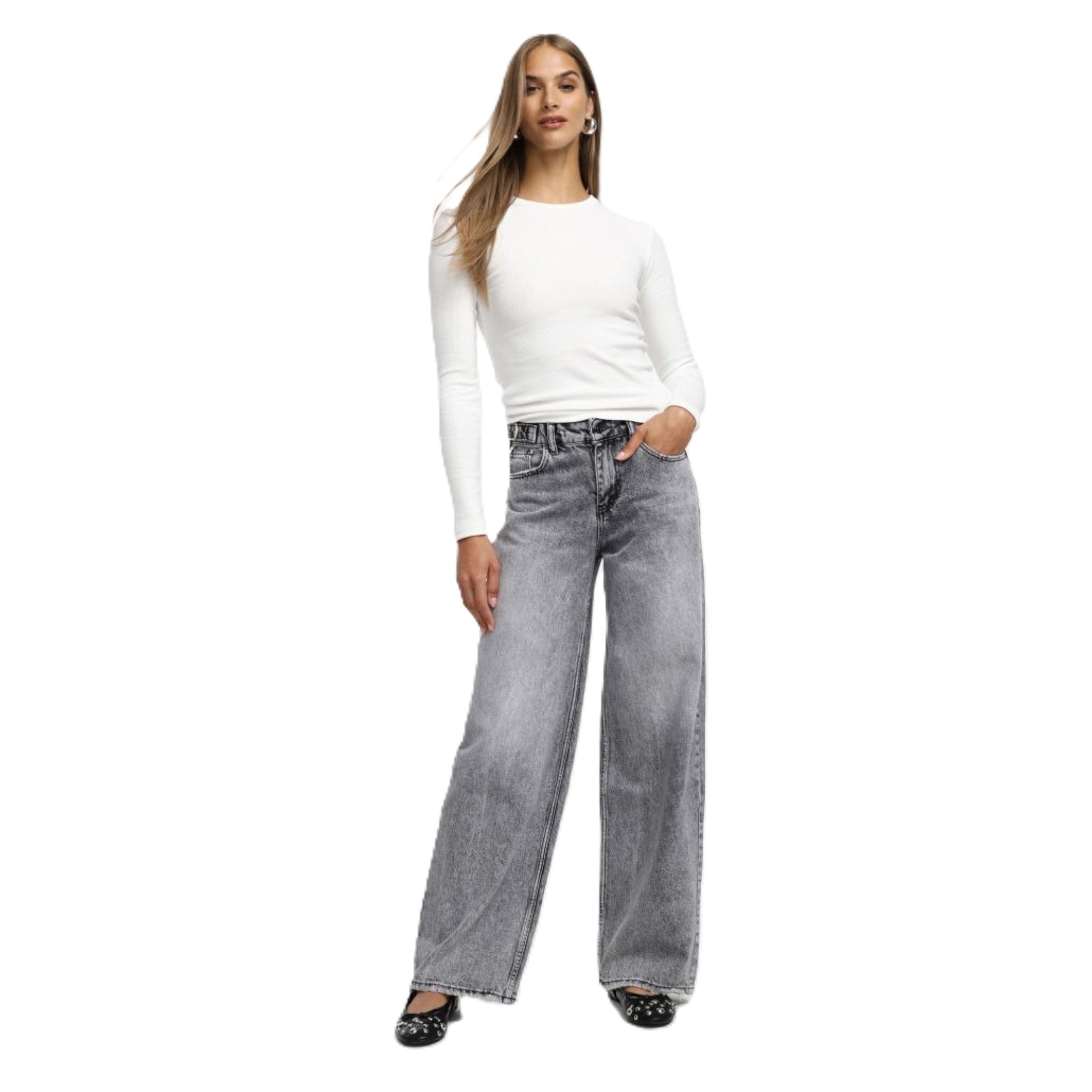 JEANS A GAMBA LARGA CON VITA ALTA