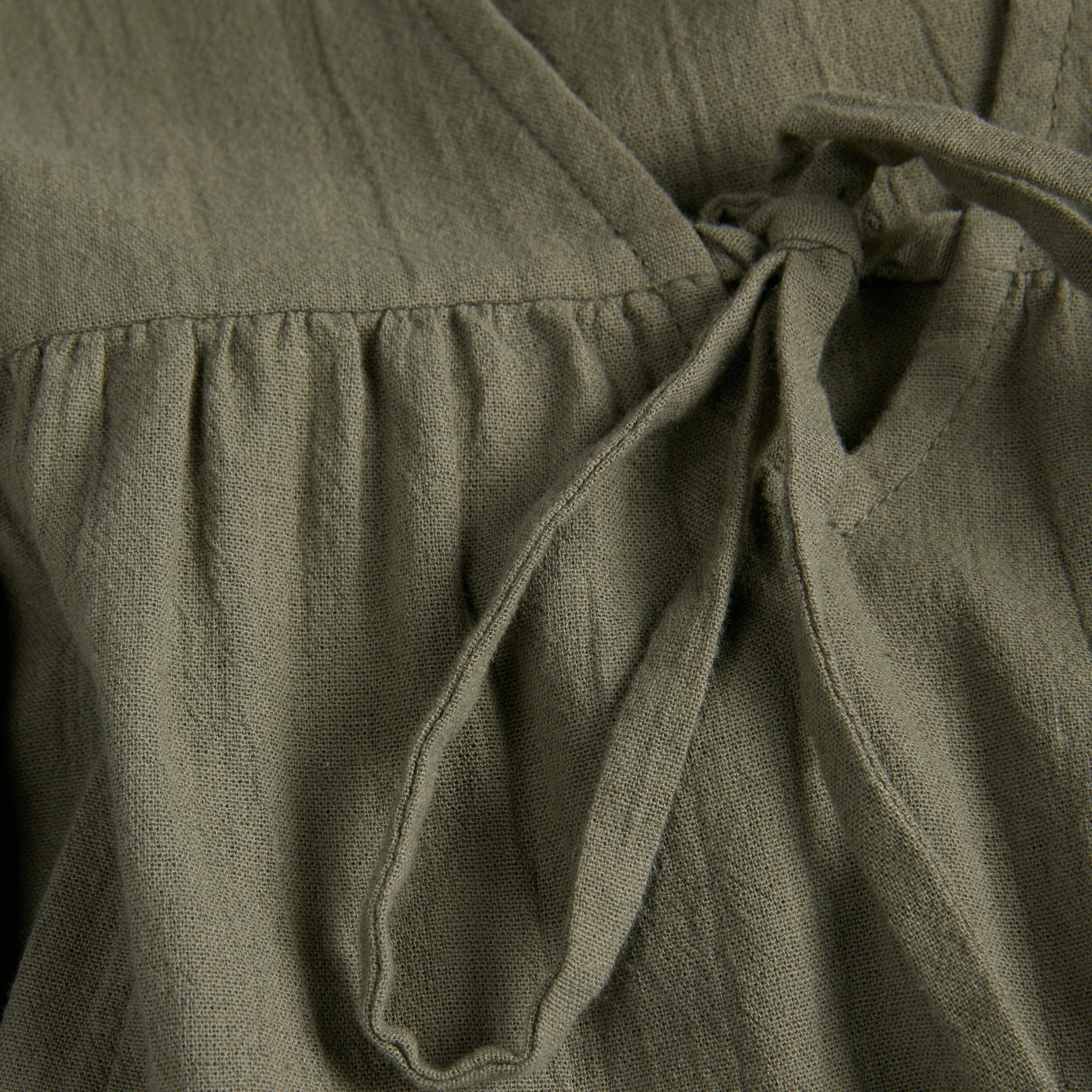 KIA STRUCTURE V-NECK BLOUSE