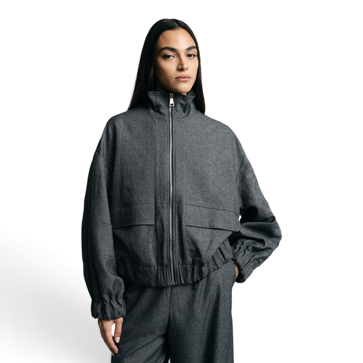 BOMBER CORTO CON ZIP E COULISSE SUL FONDO