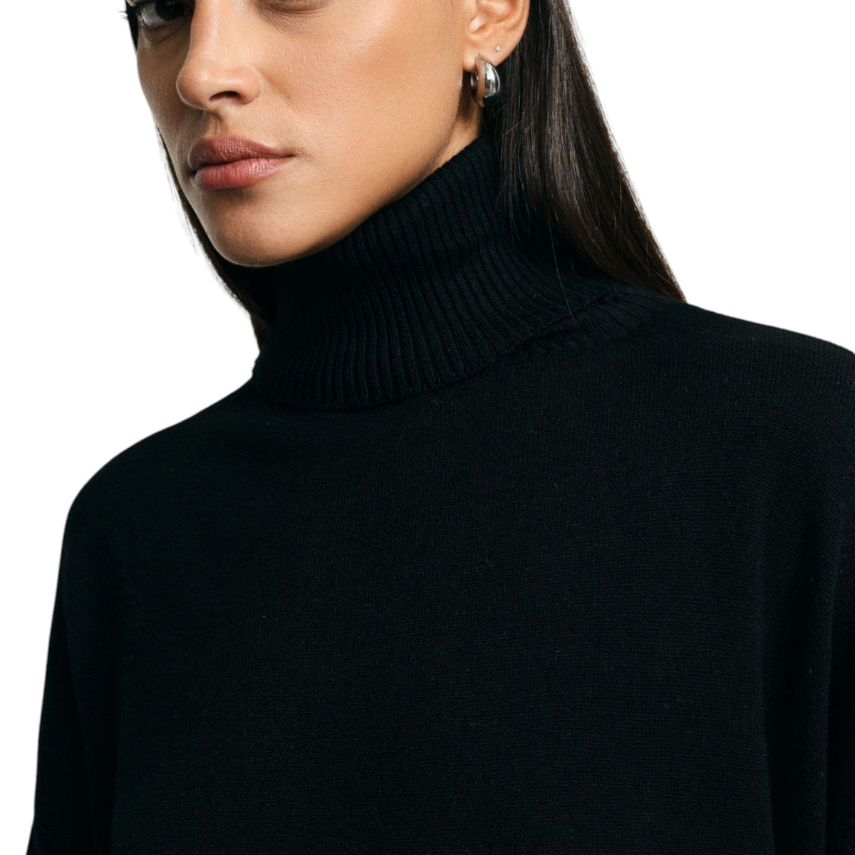 MAGLIA TURTLENECK CON COLLO ALTO E POLSINI AMPI