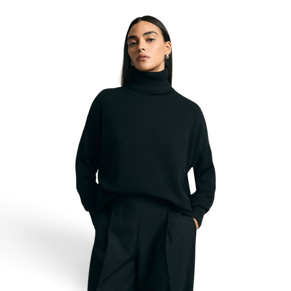 MAGLIA TURTLENECK CON COLLO ALTO E POLSINI AMPI