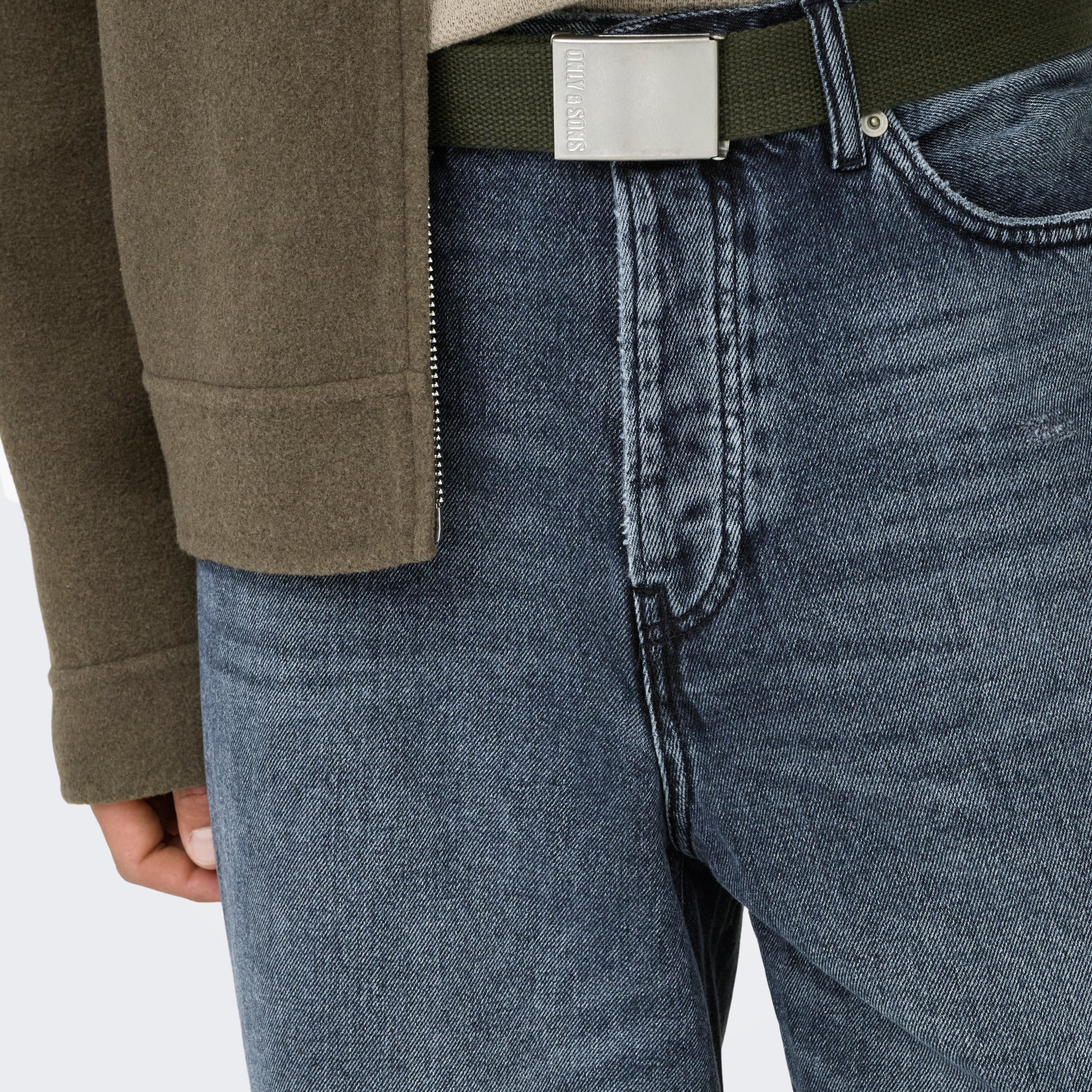 FADE LOOSE JEANS