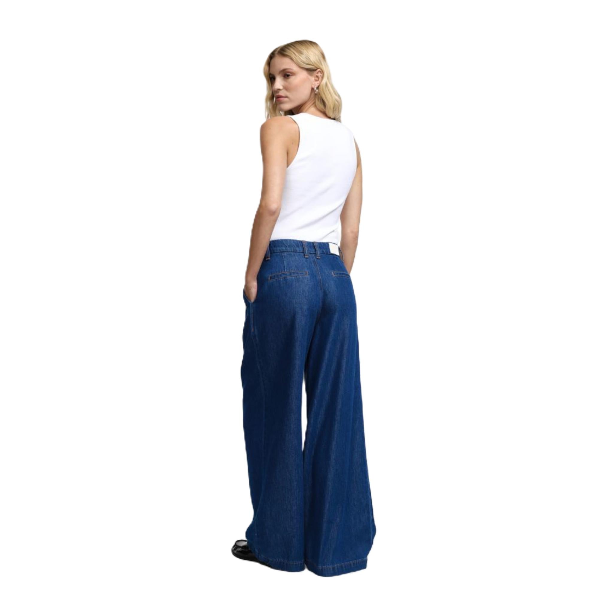 JEANS A GAMBA LARGA CON VITA ALTA