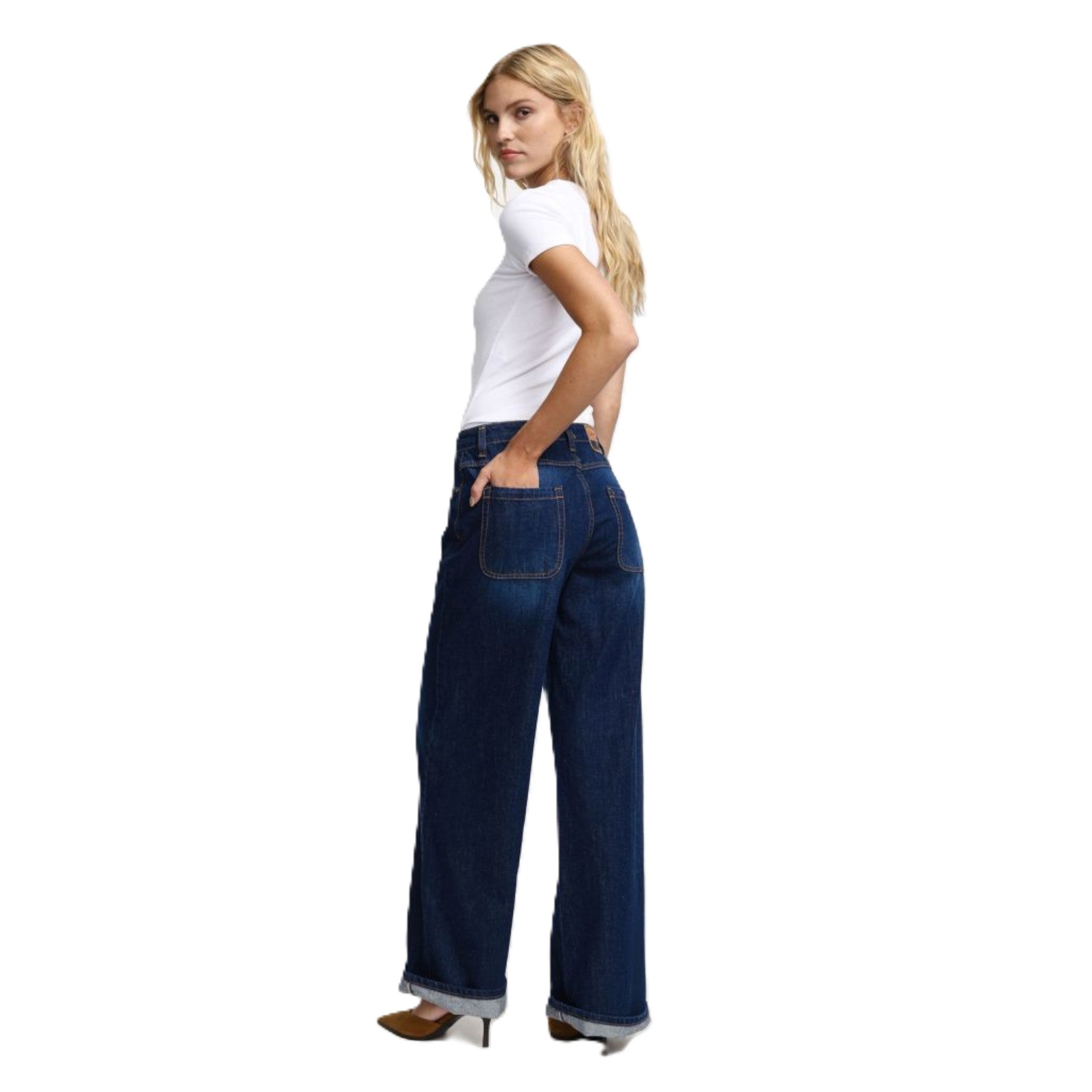 JEANS A GAMBA LARGA CON RISVOLTO