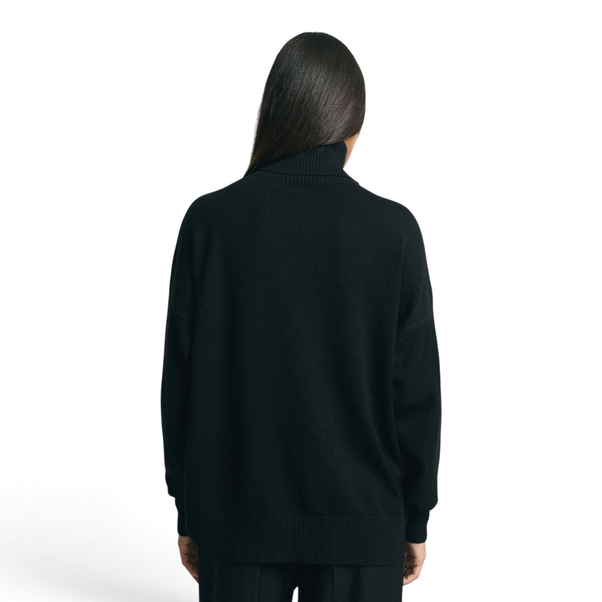 MAGLIA TURTLENECK CON COLLO ALTO E POLSINI AMPI